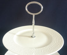 Lade das Bild in den Galerie-Viewer, 2 EBENEN ETAGERE "Golf Collection" - Porzellan & Metall, Gesprenkeltes Punkte Rand Linien Abstrakt Motiv Dekor