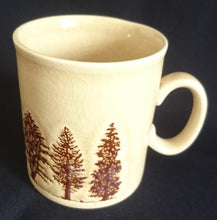 Lade das Bild in den Galerie-Viewer, KAFFEETASSE - Keramik / Steingut, Flora Natur Baum Bäume Holz Relief Motiv Dekor