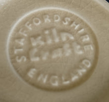 Lade das Bild in den Galerie-Viewer, KAFFEETASSE - Keramik / Steingut, Flora Natur Baum Bäume Holz Relief Motiv Dekor