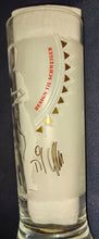 Lade das Bild in den Galerie-Viewer, 3er Komplett Set BIER~ GETRÄNKE~ SAMMELGLÄSER "König von Deutschland Edition II" "Nr. 1, 2 & 3 von 3" - Hartglas, Mattiertes Tennisspieler Person Mann Bier Unterschriften Firma Aufschrift Symbol Motiv Dekor, Til Schweiger & Boris Becker Designer