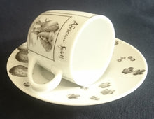 Lade das Bild in den Galerie-Viewer, 2er ESPRESSO KAFFEEGEDECK "African Spirit" - Porzellan, African Spirit Aufschrift Fauna Tierspuren Zebra Giraffe Nashorn Löwe Elefant Motiv Dekor