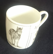 Lade das Bild in den Galerie-Viewer, 2er ESPRESSO KAFFEEGEDECK "African Spirit" - Porzellan, African Spirit Aufschrift Fauna Tierspuren Zebra Giraffe Nashorn Löwe Elefant Motiv Dekor