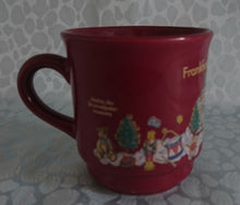 Lade das Bild in den Galerie-Viewer, GLÜHWEINTASSE - Keramik / Steingut, Frankfurter Weihnachtsmarkt Struwwelpeter Museums Aufschrift Motiv Dekor