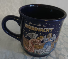 Lade das Bild in den Galerie-Viewer, GLÜHWEINTASSE - Keramik / Steingut, Frohe Weihnacht Aufschrift Engel Menschen Baby Kinder Tiere Krippen Motiv Dekor