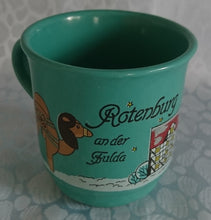 Lade das Bild in den Galerie-Viewer, GLÜHWEINTASSE - Keramik / Steingut, Rotenburg an der Fulda Weihnachtsmarkt 2001 Aufschrift Fachwerkhaus Häuser Schnee Motiv Dekor