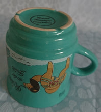 Lade das Bild in den Galerie-Viewer, 2er Set GLÜHWEINTASSEN - Keramik / Steingut, Rotenburg an der Fulda Weihnachtsmarkt 2001 Aufschrift Fachwerkhaus Häuser Schnee Motiv Dekor