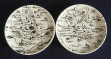 Lade das Bild in den Galerie-Viewer, 2er Set SAMMELTELLERCHEN UNTERSETZER (A+B) - Porzellan, Alte Landkarten Stadt Städte Namen Motiv Dekor (BC)