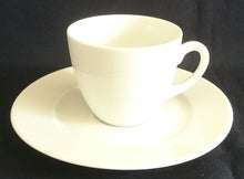 Lade das Bild in den Galerie-Viewer, 2er Set MOCCA UNTERTASSE - Porzellan, Einfärbiges Gastronomisches Motiv Dekor