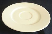 Lade das Bild in den Galerie-Viewer, 2er Set MOCCA UNTERTASSE - Porzellan, Einfärbiges Gastronomisches Motiv Dekor