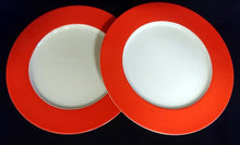 Lade das Bild in den Galerie-Viewer, 2er Set SPEISETELLER - Porzellan, Breiter Farbiger Rand Motiv Dekor (BC)