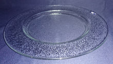 Lade das Bild in den Galerie-Viewer, TORTEN~ SERVIERPLATTE - Hartglas, Hammerschlag Relief Motiv Dekor