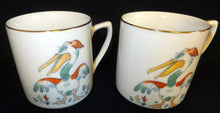 Lade das Bild in den Galerie-Viewer, 2er Set KINDERTASSEN - Porzellan, Goldrand Fauna Tiere Pelikan Löwe Katze Motiv Dekor (BC)