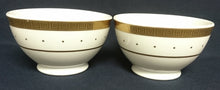 Lade das Bild in den Galerie-Viewer, MÜSLI~ SERVIERSCHALE - Porzellan, Goldrand Breite Streifen Vierecke Quadrate Punkte Motiv Dekor
