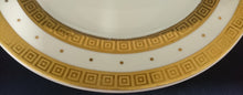 Lade das Bild in den Galerie-Viewer, 2er Set DESSERTTELLER - Porzellan, Goldrand Breite Streifen Vierecke Quadrate Punkte Motiv Dekor