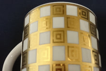 Lade das Bild in den Galerie-Viewer, KAFFEETASSE ~POTT - Porzellan, Goldrand Breite Streifen Vierecke Quadrate Schachbrett Motiv Dekor