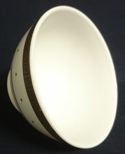 Lade das Bild in den Galerie-Viewer, MÜSLI~ SERVIERSCHALE - Porzellan, Goldrand Breite Streifen Vierecke Quadrate Punkte Motiv Dekor