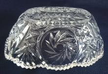 Lade das Bild in den Galerie-Viewer, DEKORATIONSSCHALE - 24% Pbo Bleikristall, Gezackter Rand Abstrakt Spiralen Zeichen Symbol Motiv Dekor