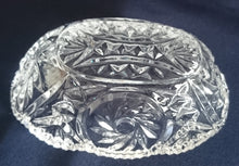 Lade das Bild in den Galerie-Viewer, DEKORATIONSSCHALE - 24% Pbo Bleikristall, Gezackter Rand Abstrakt Spiralen Zeichen Symbol Motiv Dekor