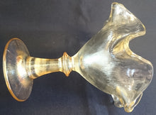 Lade das Bild in den Galerie-Viewer, EISBECHER - Hartglas, Linien Geriffelte Blütenform Relief Form Motiv Dekor