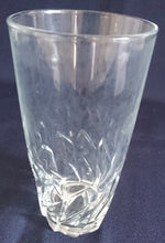 Lade das Bild in den Galerie-Viewer, 2er Set GETRÄNKEGLÄSER - Hartglas, Relief Smaragd Edelstein Motiv Dekor