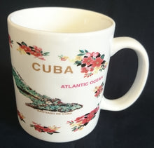 Lade das Bild in den Galerie-Viewer, KAFFEETASSE - Keramik / Steingut, Land Insel Flora Blumenblüten Aufschrift Cuba Atlantic Ocean Motiv Dekor (BC)