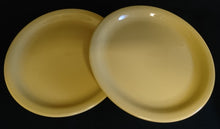 Lade das Bild in den Galerie-Viewer, 2er Set SPEISETELLER "Scandia" - Porzellan, Einfärbiges Modernes Motiv Dekor (Gelb)