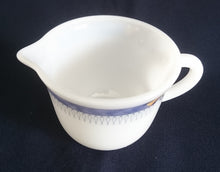 Lade das Bild in den Galerie-Viewer, 5er Set TEEKANNE & MICLHKÄNNCHEN & ZUCKERDOSE + DECKEL "USA Home Set" - Acrylglas, Abstrakt Wolken Schleier Batik Zeichen Symbol Motiv Dekor