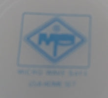 Lade das Bild in den Galerie-Viewer, 17 Teiliges TEESERVICE "USA Home Set" - Acrylglas, Abstrakt Wolken Schleier Batik Zeichen Symbol Motiv Dekor