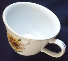 Lade das Bild in den Galerie-Viewer, 2er Set 2er KAFFEEGEDECKE - Porzellan, Goldrand Flora Sonnenblumen Blüten Natur Motiv Dekor