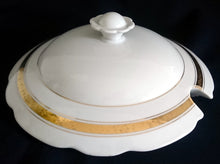 Lade das Bild in den Galerie-Viewer, SUPPENTERRINE MIT DECKEL - Porzellan, Abstrakt Flora Blatt Blätter Ranken Gewölbter Rand Motiv Dekor