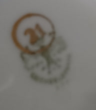 Lade das Bild in den Galerie-Viewer, TORTEN~ SERVIERPLATTE - Porzellan, Abstrakt Flora Blatt Blätter Ranken Gewölbter Rand Motiv Dekor