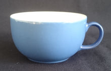 Lade das Bild in den Galerie-Viewer, 2er Set 2er KAFFEEGEDECKE "Ingres Weiss" - Porzellan, Klassisches Zweifärbiges Motiv Dekor (Grüner Stempel)