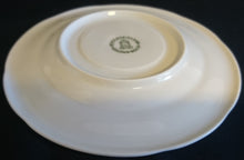 Lade das Bild in den Galerie-Viewer, 2er Set UNTERTASSEN "Ingres Weiss" - Porzellan, Geometrisches Karo Punkte Tupfen Linien Gewölbter Relief Rand Motiv Dekor