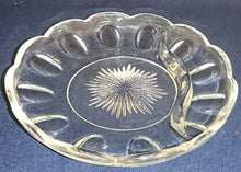 Lade das Bild in den Galerie-Viewer, 2er Set DESSERTSCHALEN (2 Kammer) - Hartglas, Sonnenstern Innerer Linien Relief Ovale Kreise Motiv Dekor