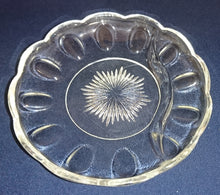 Lade das Bild in den Galerie-Viewer, 2er Set DESSERTSCHALEN (2 Kammer) - Hartglas, Sonnenstern Innerer Linien Relief Ovale Kreise Motiv Dekor