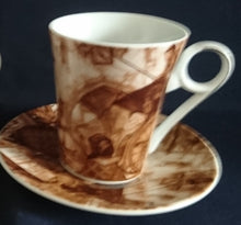 Lade das Bild in den Galerie-Viewer, KAFFEETASSE - Porzellan, Gemälde Malerei Stadtleben Aufschrift Motiv Dekor (BC)