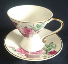 Lade das Bild in den Galerie-Viewer, 2er Set UNTERTASSEN - Porzellan, Rosen Blumenstrauß Goldrand Dekor