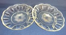 Lade das Bild in den Galerie-Viewer, 2er Set DESSERTSCHALEN (2 Kammer) - Hartglas, Sonnenstern Innerer Linien Relief Ovale Kreise Motiv Dekor
