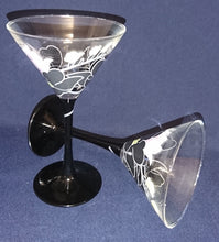 Lade das Bild in den Galerie-Viewer, COCKTAIL~ GETRÄNKEGLAS - Hartglas, Orchideenblüten Blumen Pflanzen Blatt Blätter Motiv Dekor