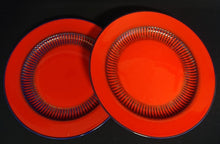 Lade das Bild in den Galerie-Viewer, 2er Set DESSERTTELLER "Toscana" - Porzellan, Linien Striche Reihen Dekorrand Motiv