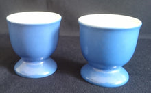 Lade das Bild in den Galerie-Viewer, 2er Set EIERBECHER - Porzellan, Zweifärbiges Farben Motiv Dekor (BC)