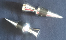 Lade das Bild in den Galerie-Viewer, FLASCHENVERSCHLUSS - Edelstahl & Silikon, Moderne Keilförmige Form Dreieck Motiv Dekor