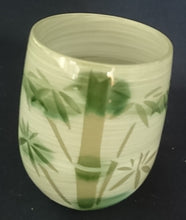 Lade das Bild in den Galerie-Viewer, 2er Set GETRÄNKEBECHER - Press- / Hartglas, Abstrakt Flora Pflanzen Blatt Blätter Meliert Streifen Wirbel Motiv Holzschachtel Dekor