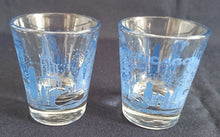 Lade das Bild in den Galerie-Viewer, SHOT KURZE SCHNAPS- GETRÄNKEGLAS - Hartglas, USA Chicago City Metropole Stadt Aufschrift Motiv Dekor