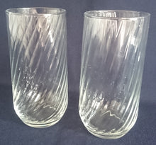 Lade das Bild in den Galerie-Viewer, GETRÄNKEGLAS - Hartglas, Schräges Linien Streifen Relief Motiv Dekor