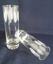 Lade das Bild in den Galerie-Viewer, 2er Set MINI LONGDRINK~ GETRÄNKEGLÄSER - Kristallglas, Mattiert Ovale Kreise Flecken Punkte Motiv Dekor