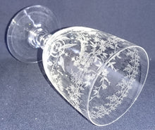 Lade das Bild in den Galerie-Viewer, ROTWEIN~ GETRÄNKEGLAS - Hartglas, Flora Blumenblüten Pflanzen Ranken Motiv Dekor