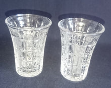 Lade das Bild in den Galerie-Viewer, 6er Set SHOT~ KURZE~ SCHNAPS~ GETRÄNKEGLAS - Kristallglas, Geometrisches Punkte Linien Streifen Kreuze Punkte Reliefschliff Motiv Dekor