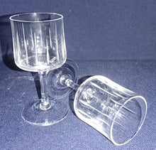 Lade das Bild in den Galerie-Viewer, SHOT~ GETRÄNKEGLAS - Hartglas, Striche Linien Relief Motiv Dekor