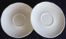 Lade das Bild in den Galerie-Viewer, 2er Set UNTERTASSEN - Porzellan, Einfärbiges Gastronomisches Gewölbter Rand Motiv Dekor